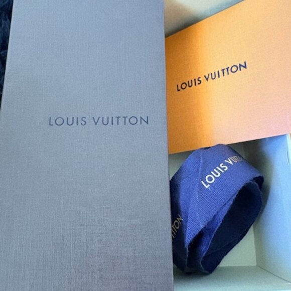 Louis Vuitton Bundle - Slide Box, Envelope, Ribbon & Bag - Picture 3 of 5